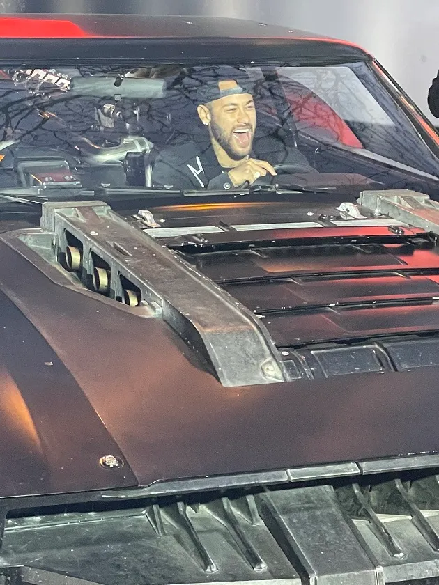 PSG star Neymar attends The Batman premiere in France alongside Robert Pattinson and Zoe Kravitz - Bóng Đá