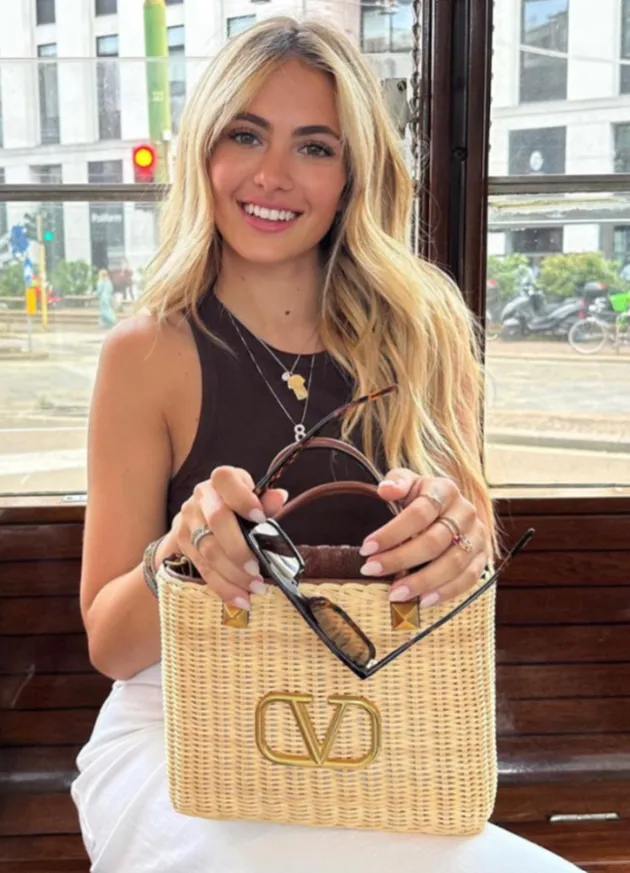Meet eight glamorous Wags set to grace Premier League this season - Bóng Đá