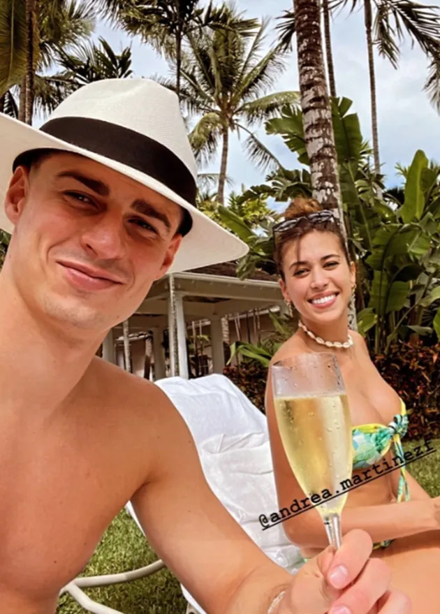 Chelsea keeper Kepa and Miss Universe girlfriend Andrea enjoy romantic Bahamas - Bóng Đá