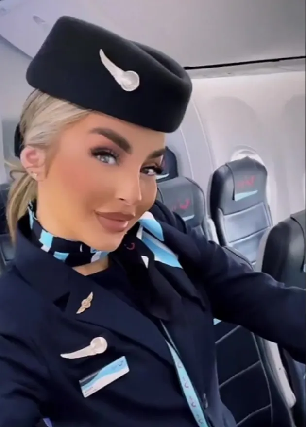 Phil Foden ‘liked’ sexy pics of reality TV star Holly Burns  - Bóng Đá