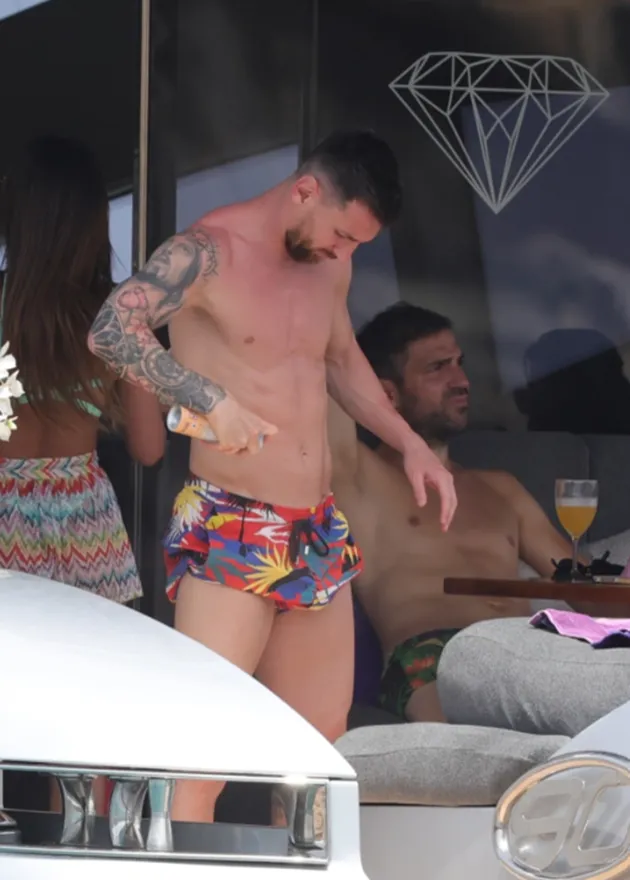 Messi and Fabregas enjoy Ibiza holiday - Bóng Đá