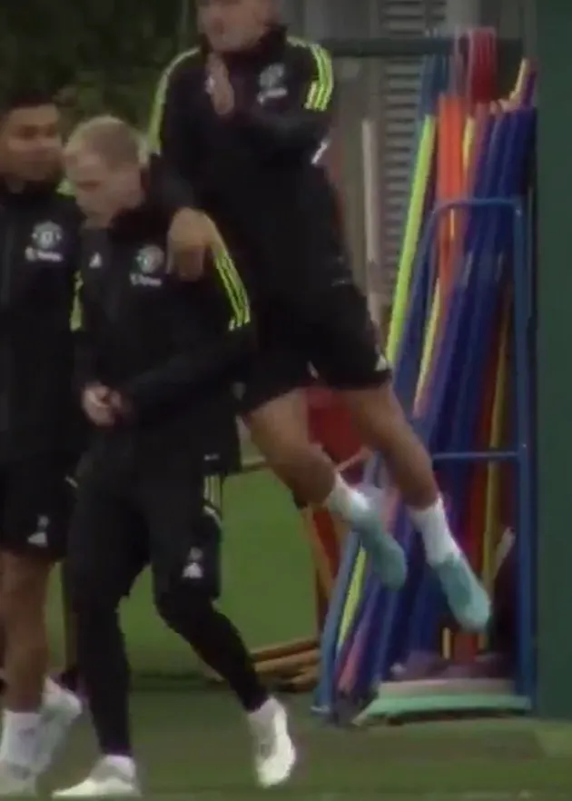 Học McTominay, Martinez thản nhiên 'dằn mặt' đồng đội - Bóng Đá