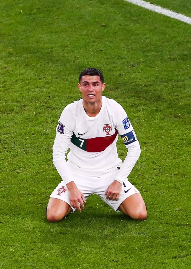 Ronaldo cùng gia đình rời Qatar - Bóng Đá