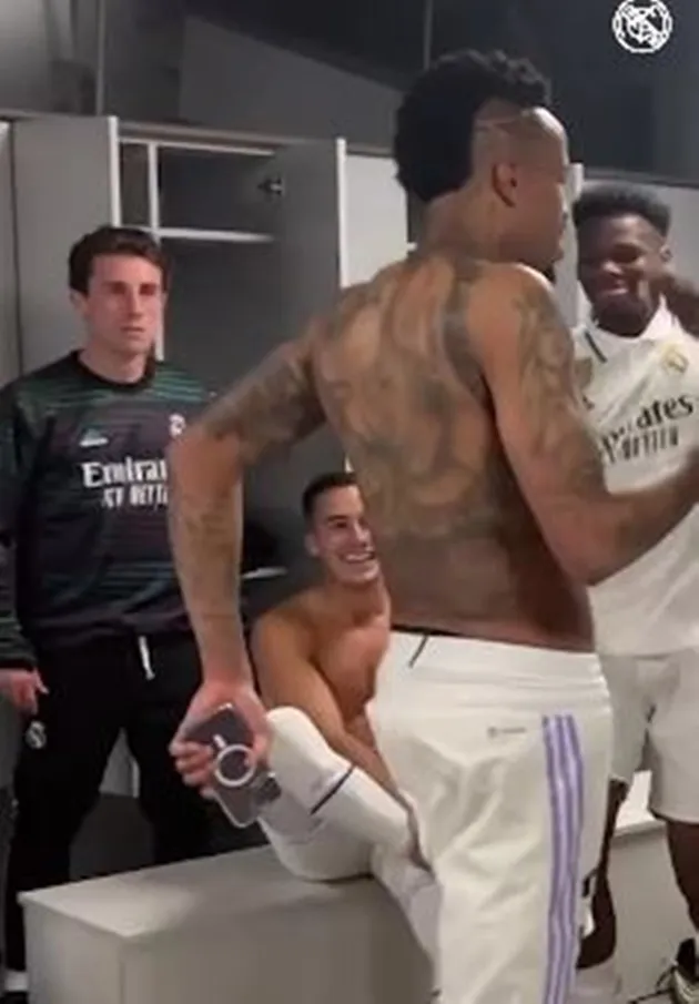 Inside Real Madrid’s incredible dressing room celebrations after Barcelona win as players go wild after earning day off - Bóng Đá