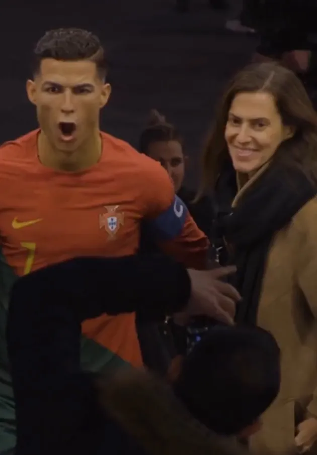 Ronaldo đang khuynh đảo mạng xã hội - Bóng Đá