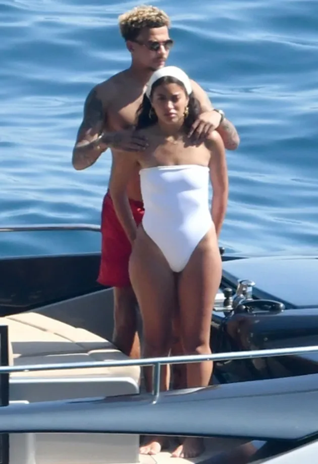 Dele Alli grabs stunning new girlfriend Cindy Kimberly - Bóng Đá