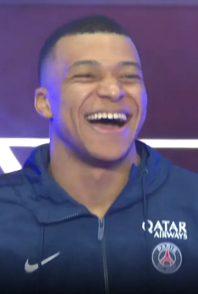 Mbappe được PSG tri ân - Bóng Đá