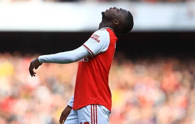 Nicolas Pepe and Wilfried Zaha will go head-to-head for the first time since their summer transfer sagas on Sunday. - Bóng Đá