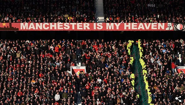 Bất chấp thảm hỏa, Man Utd vẫn bán sạch vé mùa tới - Bóng Đá