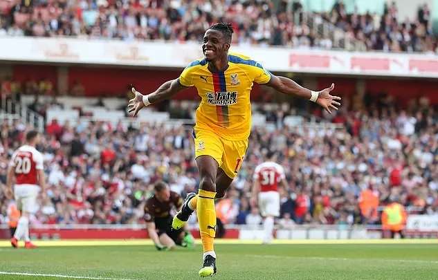 Nicolas Pepe and Wilfried Zaha will go head-to-head for the first time since their summer transfer sagas on Sunday. - Bóng Đá