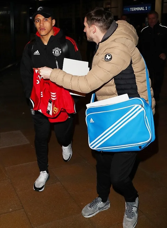 Hòa thất vọng, Man Utd vẫn được chào đón tại quê nhà - Bóng Đá