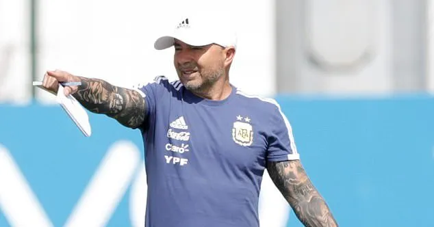 Dàn sao Argentina tươi như hoa trước trận 'tử chiến' - Bóng Đá
