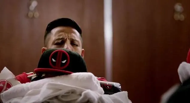 Deadpool cập bến Old Trafford, mang áo số 2 của Lindelof - Bóng Đá