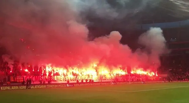 - Bóng Đá