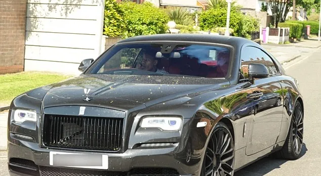 Salah tự tin tới sân tập, Liverpool sẵn sàng chiến Real Madrid - Bóng Đá