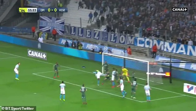 Lập siêu phẩm, Balotelli ăn mừng có 1-0-2 - Bóng Đá