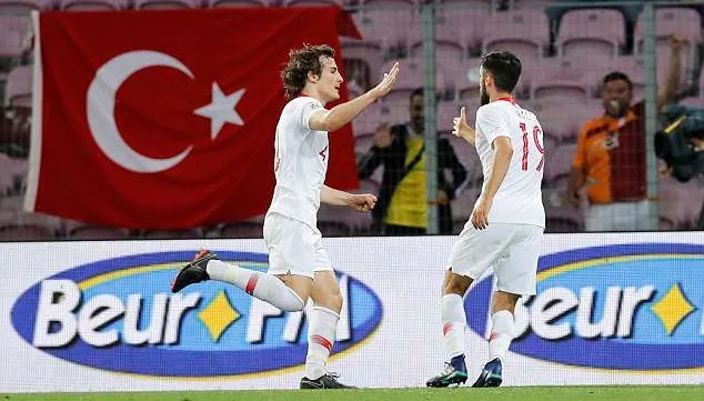 Bạo loạn dữ dội trong trận giao hữu tiền World Cup 2018 - Bóng Đá