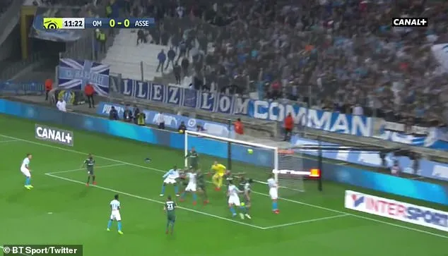 Lập siêu phẩm, Balotelli ăn mừng có 1-0-2 - Bóng Đá