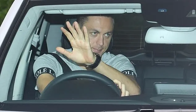 Ảnh Man Utd tới sân tập - Bóng Đá