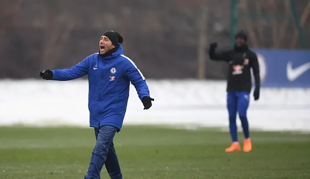 Áp lực bủa vây, Conte quát tháo ầm ĩ trên sân tập Chelsea - Bóng Đá