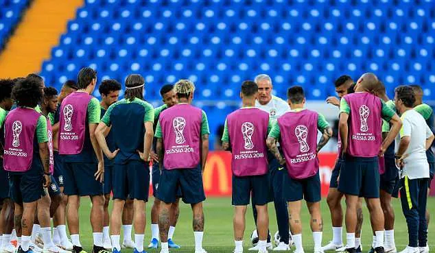 Neymar 'trình làng' kiểu tóc mới cực độc - Bóng Đá