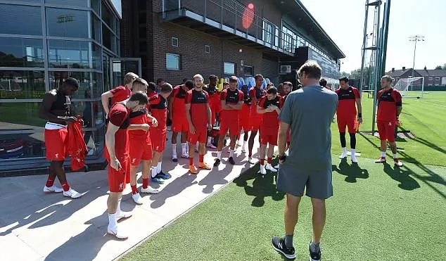 Naby Keita và Fabinho tỏ vẻ mệt mỏi trong ngày thứ 2 tập luyện cùng Liverpool - Bóng Đá