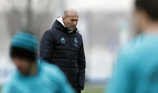 Zinedine Zidane trầm tư trước ma trận tin đồn - Bóng Đá