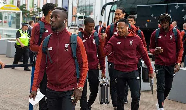 Salah tỏ ra 'lạc quẻ' khi cùng Liverpool hành quân sang Italia - Bóng Đá