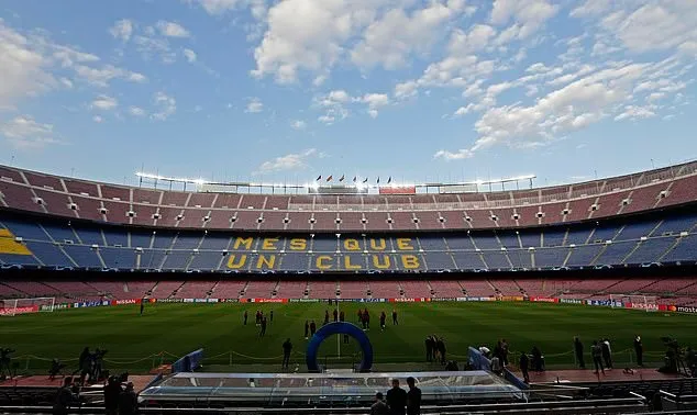 'Bình yên trước bão' - Dàn sao Liverpool rảo bước tại Camp Nou - Bóng Đá