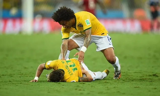 NÓNG: Neymar nhắn nhó trên sân tập, nguy cơ nghỉ hết World Cup - Bóng Đá