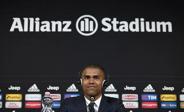 Buổi tập đầu tiên của Douglas Costa tại Juventus - Bóng Đá