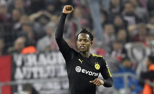 Michy Batshuayi lập cú đúp và kiến tạo ngay trận ra mắt Dortmund - Bóng Đá