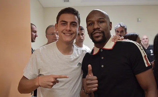 Mayweather sánh vai Ronaldo - Bóng Đá