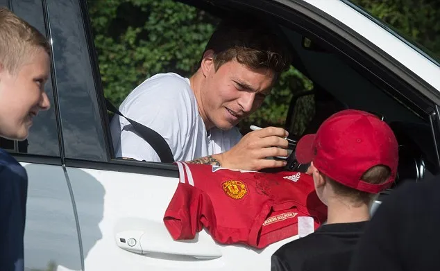 Mourinho đầy rạng rỡ, Man Utd sắp đón tin vui? - Ảnh - Bóng Đá