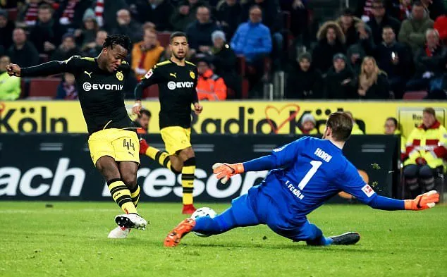 Michy Batshuayi lập cú đúp và kiến tạo ngay trận ra mắt Dortmund - Bóng Đá