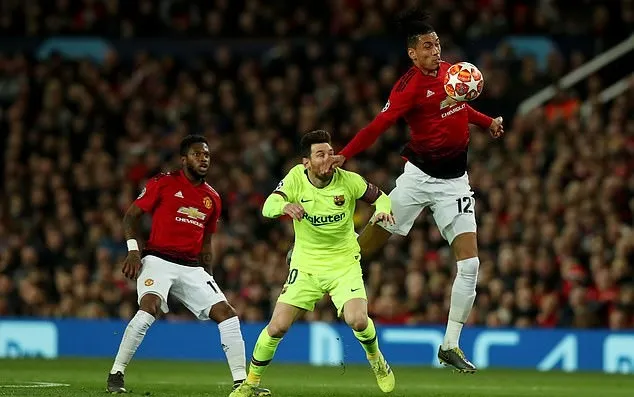 Messi không thèm bắt tay Smalling - Bóng Đá