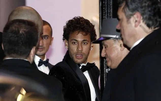 CHÙM ẢNH SINH NHẬT NEYMAR - Bóng Đá