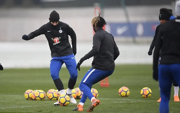 Áp lực bủa vây, Conte quát tháo ầm ĩ trên sân tập Chelsea - Bóng Đá