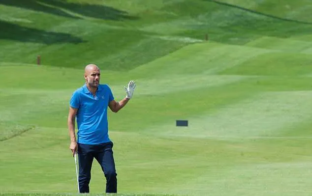 Mặc Toure cay cú, Pep Guardiola thong thả đi đánh golf - Bóng Đá