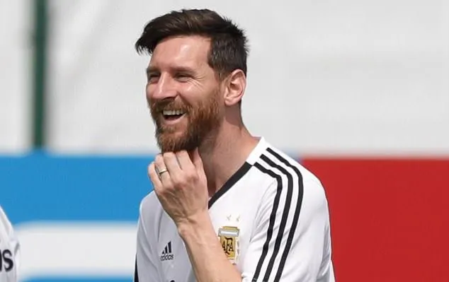 Dàn sao Argentina tươi như hoa trước trận 'tử chiến' - Bóng Đá