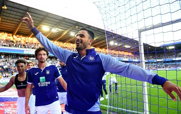 Anderlecht finally get first win of the season WITHOUT Vincent Kompany as he watches from bench nursing injury - Bóng Đá