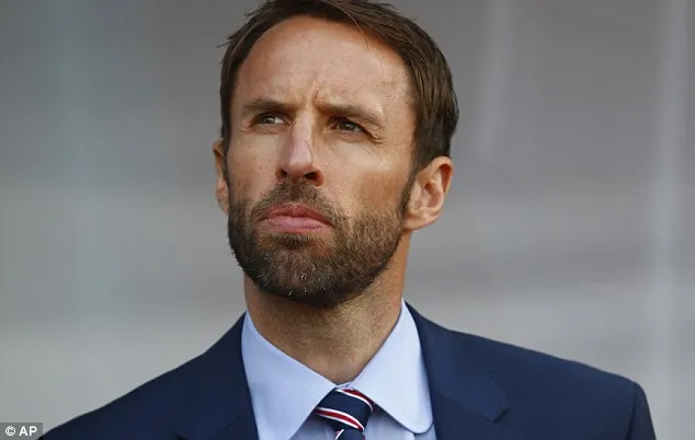 Southgate bất chấp qui định FIFA, công bố đội hình 