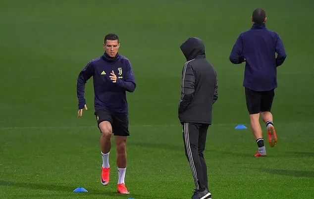 Ronaldo chỉ mặt đồng đội, Juventus chờ hạ Man Utd - Bóng Đá