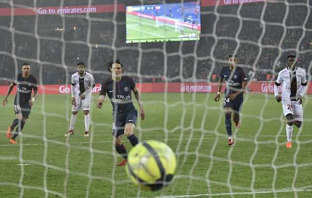 Vượt Ibra, Cavani lập thành tích cực khủng ở PSG - Bóng Đá