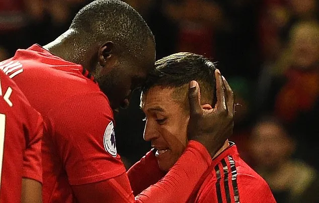 Lukaku 'messaging Sanchez every day to convince him' to join Inter Milan - Bóng Đá