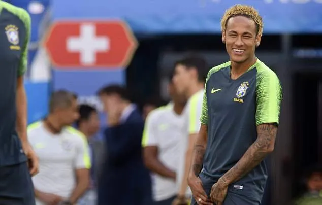 Neymar 'trình làng' kiểu tóc mới cực độc - Bóng Đá