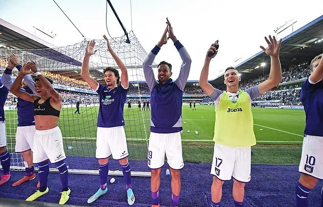 Anderlecht finally get first win of the season WITHOUT Vincent Kompany as he watches from bench nursing injury - Bóng Đá