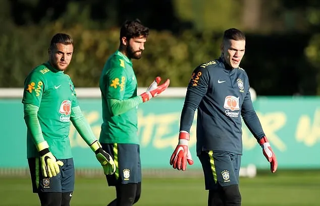 Ederson tự nhận không bằng Alisson - Bóng Đá