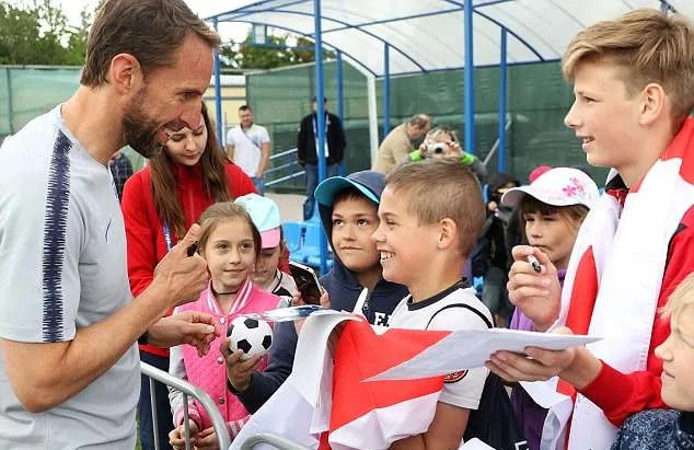 Chưa đá trận nào, Harry Kane và tuyển Anh đã giành cúp - Bóng Đá