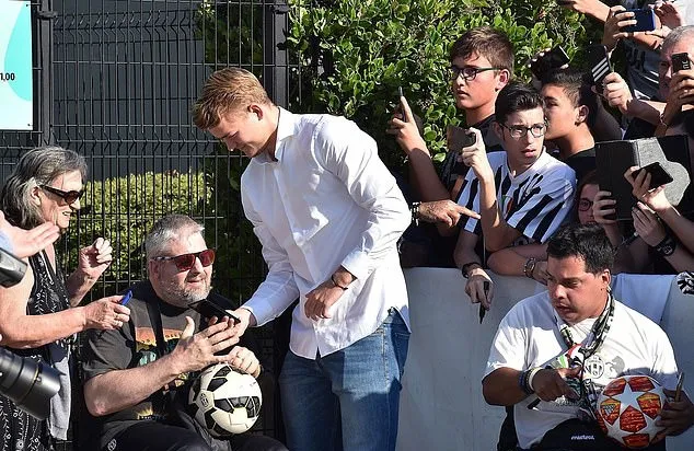 Ảnh De Ligt tới Juve kiểm tra y tế - Bóng Đá